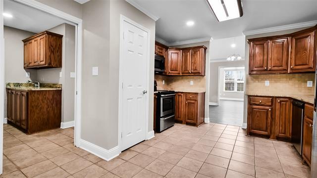 Building Photo - 3900 Montecito