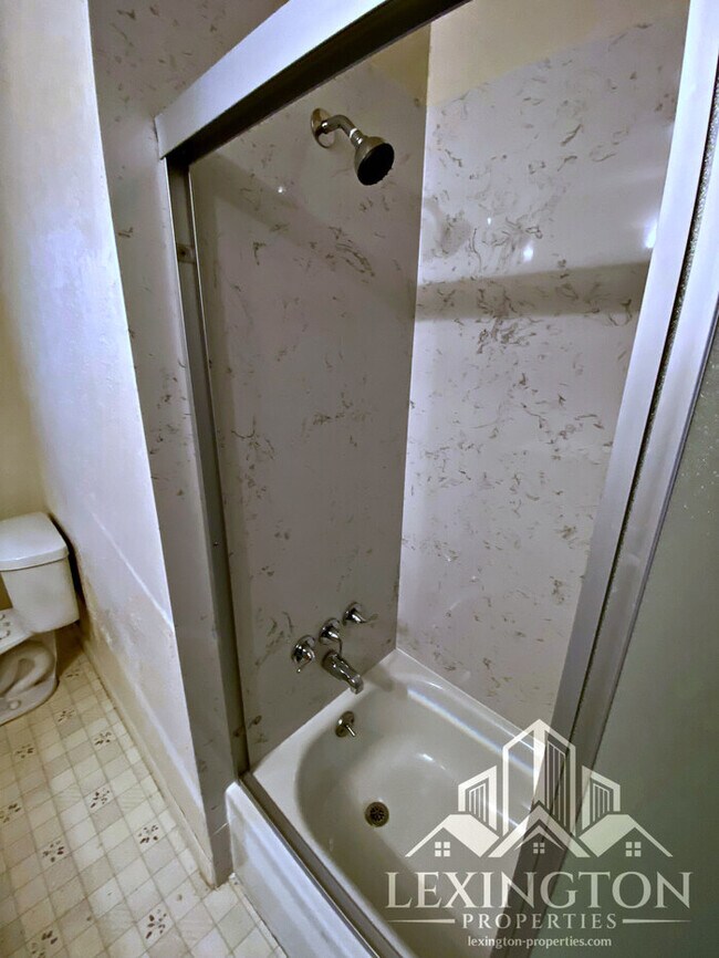 Building Photo - 5304 Ronnie St