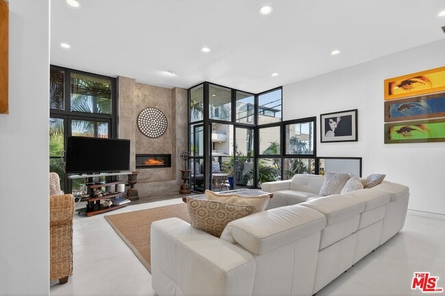 Building Photo - 11 Voyage St