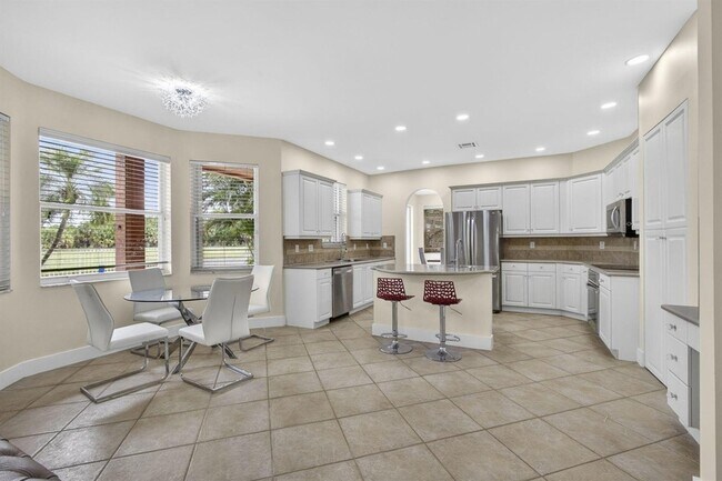Building Photo - 1724 Annandale Cir