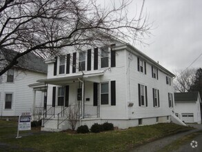 Building Photo - 120-120 E Liberty St