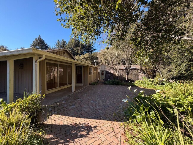 Building Photo - 809 Browns Valley Rd