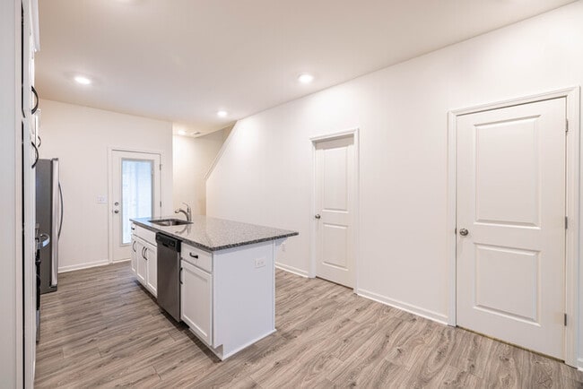 Building Photo - 2 Bedroom Townhome Main Street Pineville - MOVE IN SPECIAL 1 MONTH FREE