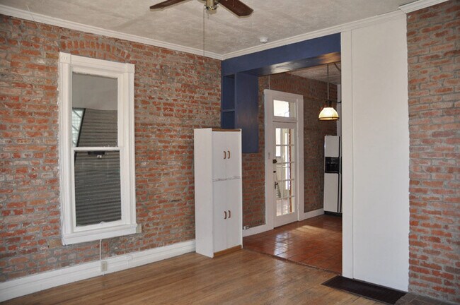 Building Photo - 711 Arno St SE