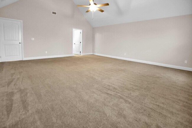 Building Photo - Pet Friendly Five Bedroom!