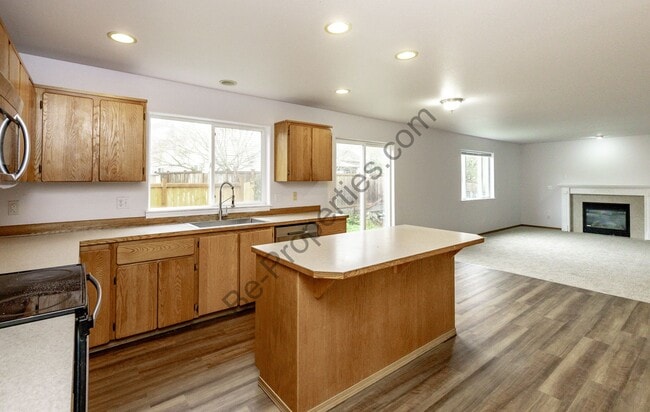 Building Photo - Spacious 3 Bedroom Puyallup Home