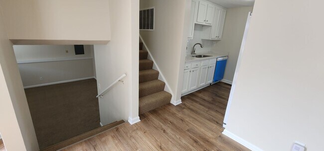 Building Photo - Oldham County Beauty!  Completely Renovated!  ALL NEWer Appliances!  ALL NEWer Flooring & Paint! ...