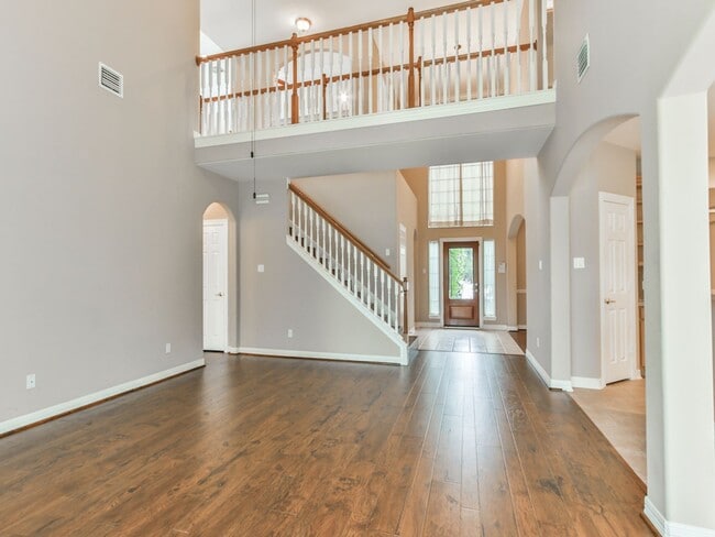 Building Photo - FORE Bedrooms in Del Lago!