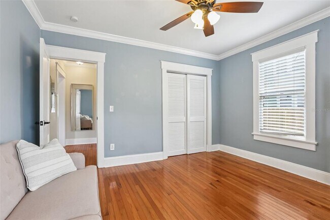 Building Photo - 712 E Caracas St