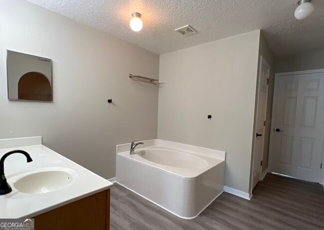 Building Photo - 405 Brooklet Cir