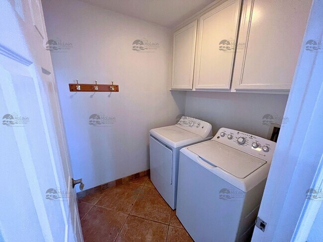 Building Photo - End unit 4 Bedroom House Available Now in ...