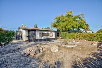 Building Photo - 3 bed and 2 bath with big yard for boat an...