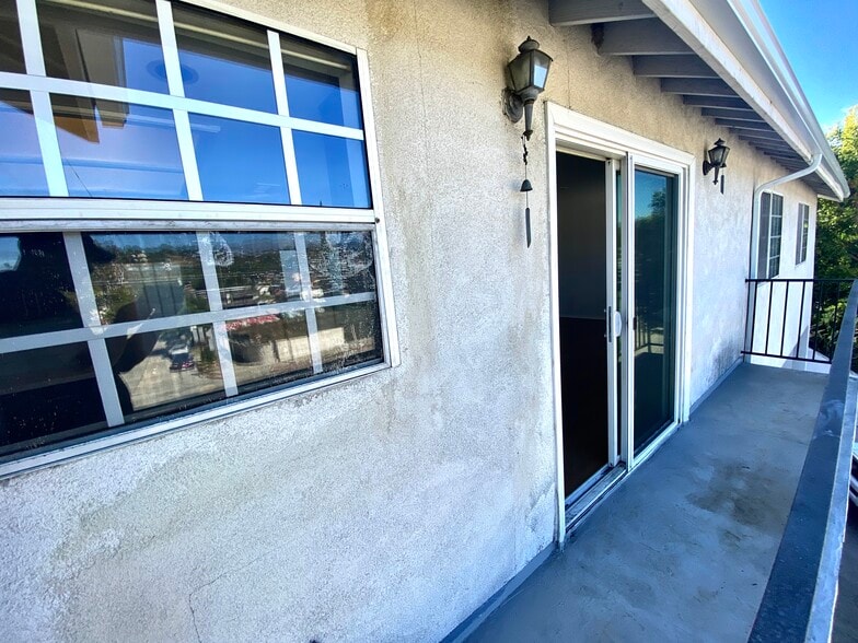 Building Photo - 3973 Verdugo Rd