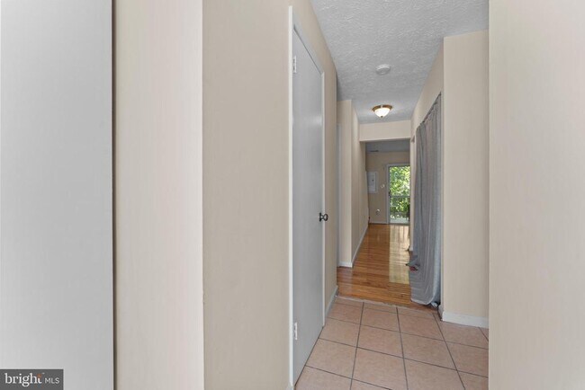 Building Photo - 11417 Honeysuckle Ct