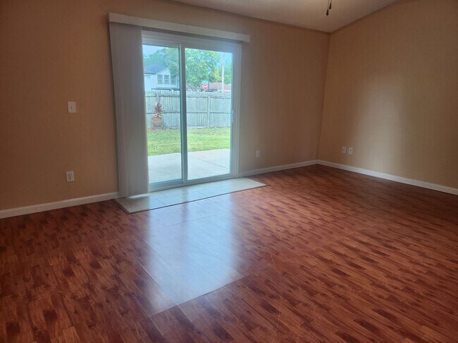 Building Photo - 3BR/2BA Single Family House