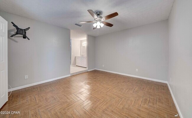 Building Photo - 305 S Star Ave