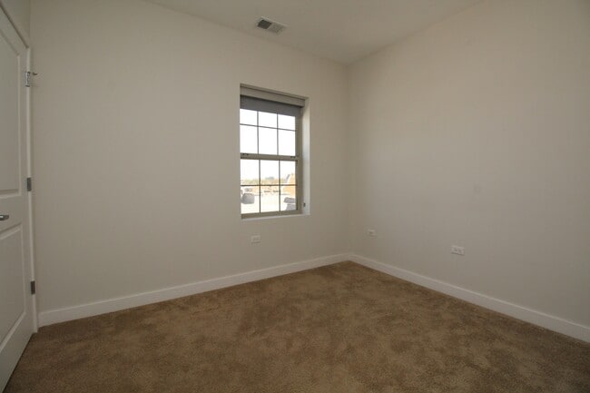 Building Photo - 4447 N Kedzie Ave