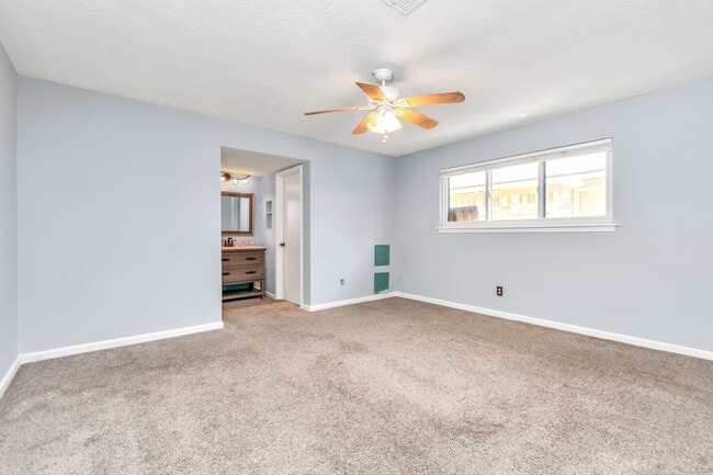 Building Photo - 13627 Greenridge Dr