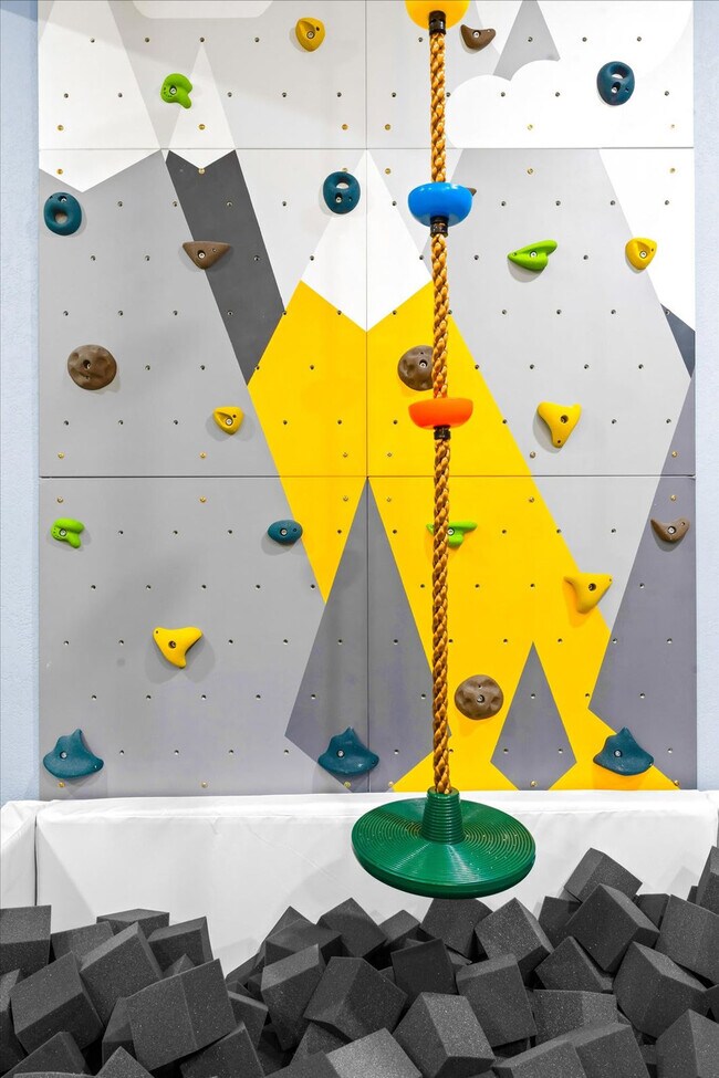 Building Photo - 5604 E Beverly Ln