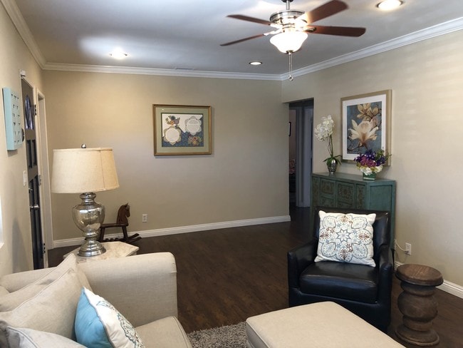 Living Room - 2018 Plant Ave