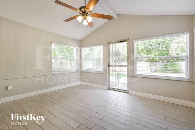 Building Photo - 1520 Tivoli Dr