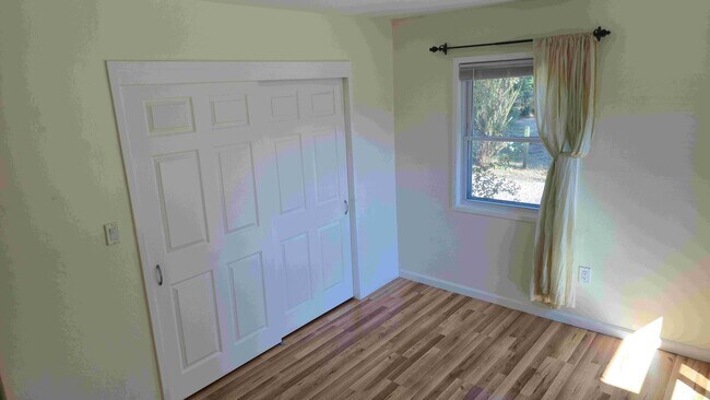 Building Photo - Family Neighborhood In The Heart of Roseland