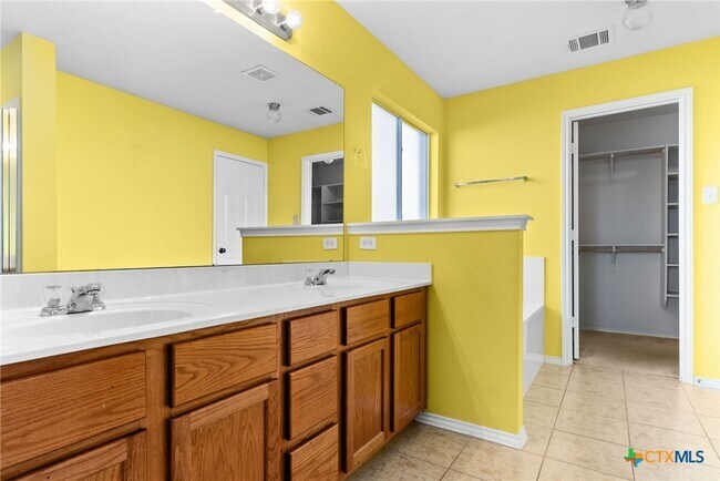 Building Photo - 6303 Blayney Dr
