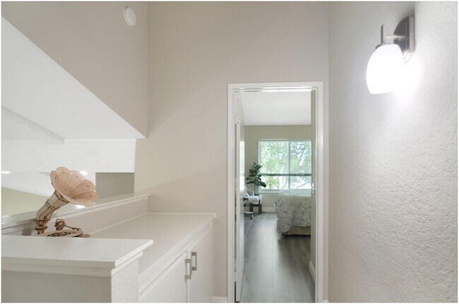 Building Photo - 2 Bedroom Condo In Malvern Creek!