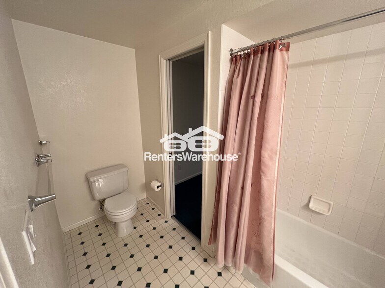Building Photo - 9147 Woodland Dr