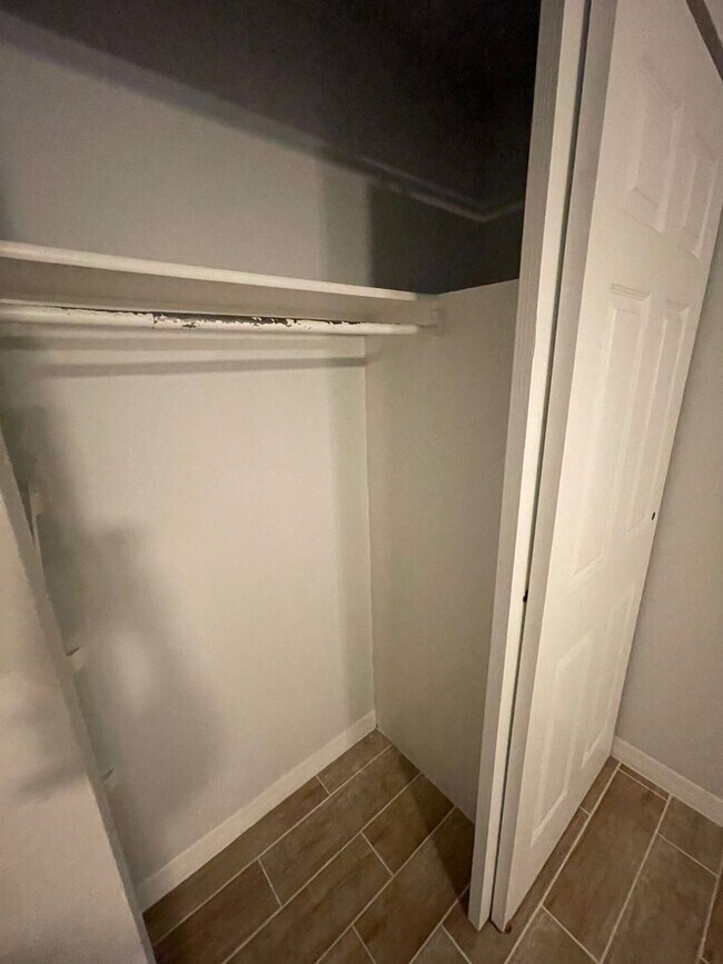 Building Photo - Beautiful Single Family Home! $2395/1085ft2-South Sarasota, 3-Bed/2-Bath, Fully Renovated: Annual...