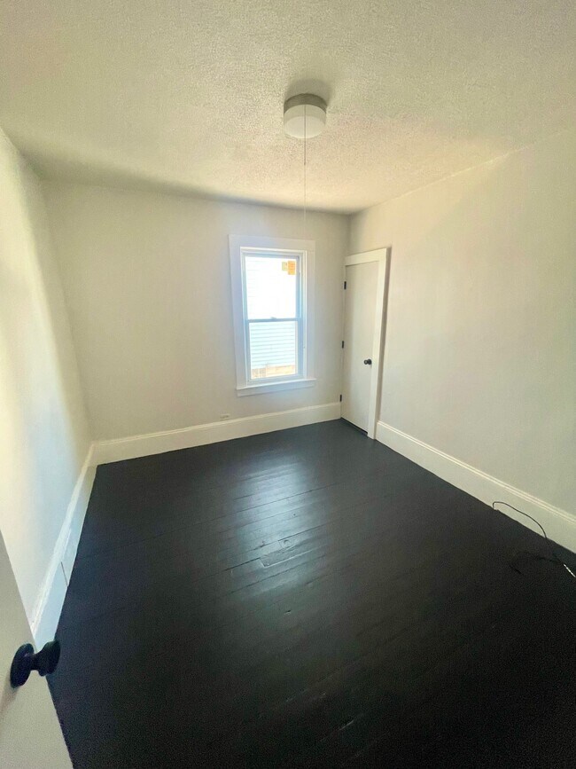 Building Photo - 16 Woodlawn St