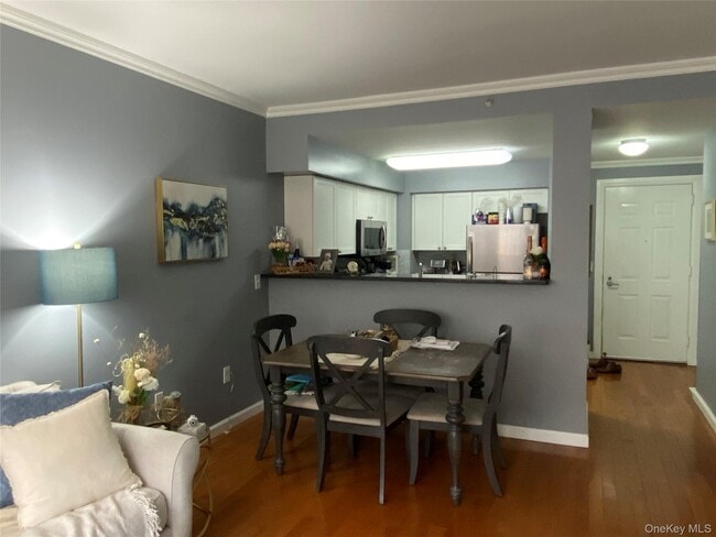 Building Photo - 300 Mamaroneck Ave