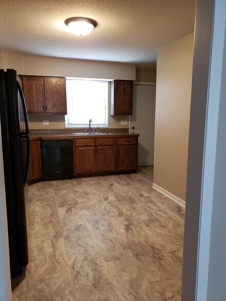 Building Photo - 1521 N Dakota Ave