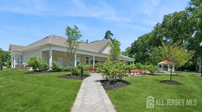 Building Photo - 727 Lorhan Dr