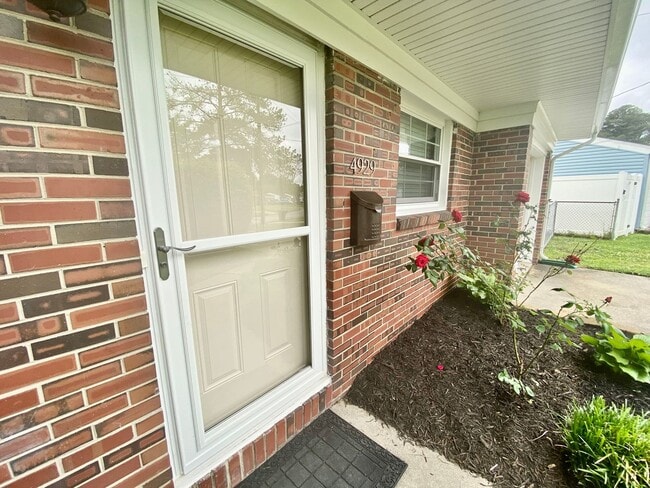 Building Photo - Ready 07-10-26! Great 3-bedroom home in Aragona Village! Stainless Steel Appliances, Granite Coun...