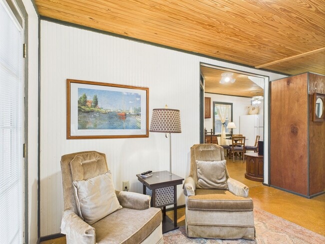 Building Photo - Charming Studio with Large Bathroom, Cute Kitchen & Private Fenced Yard