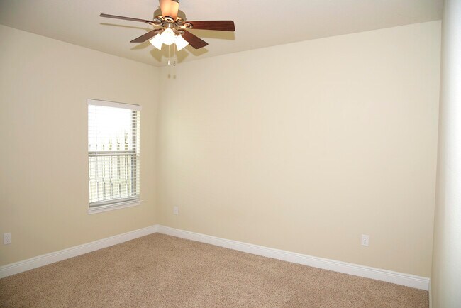 Building Photo - 289 Dickens Dr