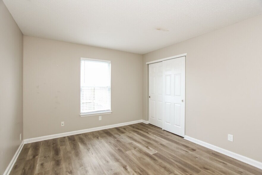 Building Photo - 6785 W Stansbury Blvd