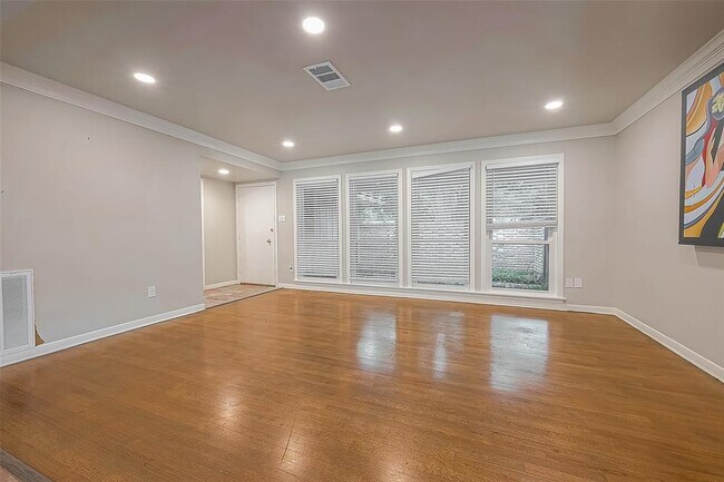 Building Photo - 5238 Beechnut St