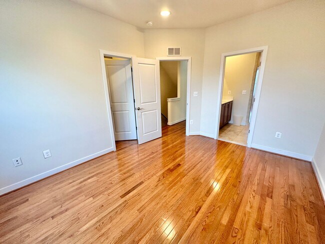 Building Photo - Amazing 3 BR/3.5 BA Townhome in Hyattsville!