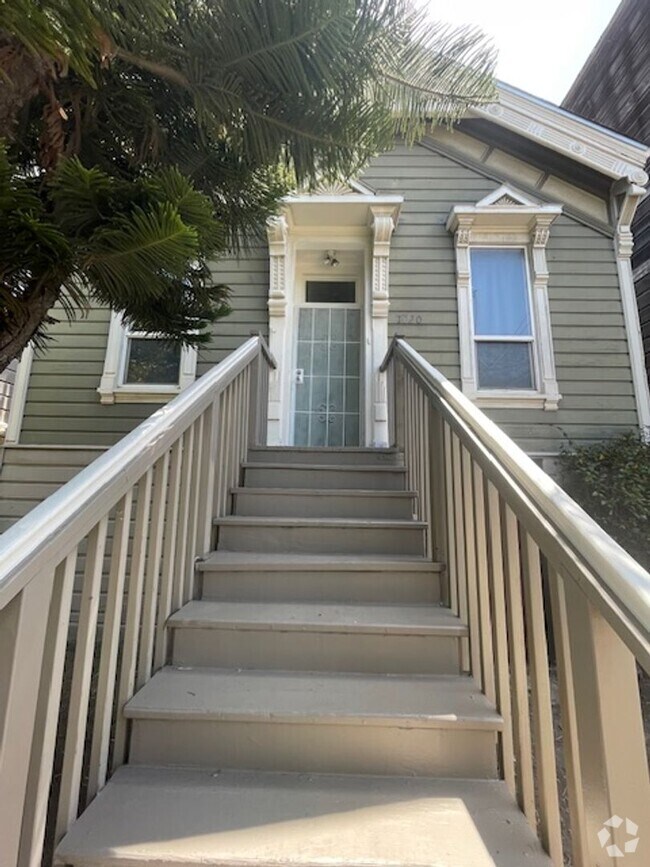 Building Photo - 1/2 Off First Month's Rent, 3Bdrm, 1Bath