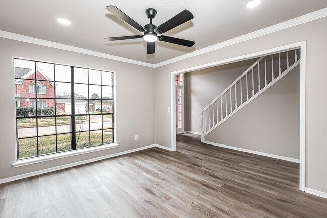 Building Photo - 18703 Evergreen Falls Dr