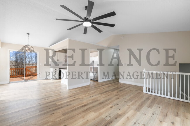 Building Photo - 215 Peachwood Dr