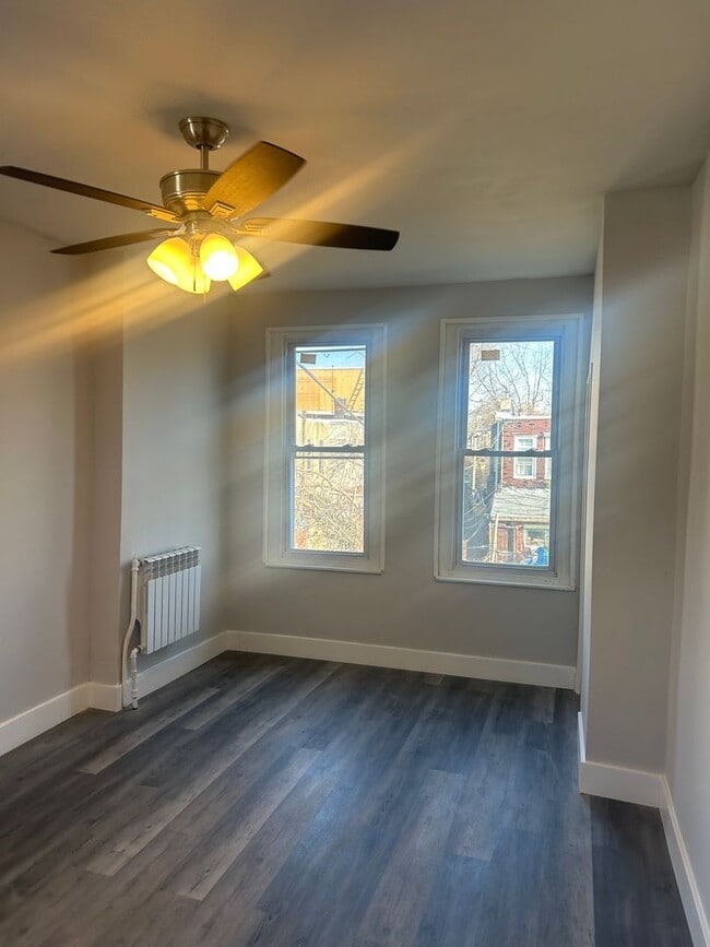 Building Photo - 3BR 1,5 bath Only with 3 Br pha voucher