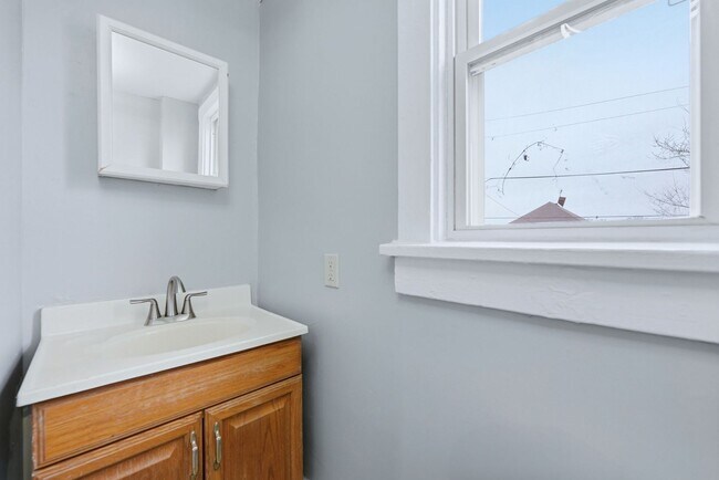 Building Photo - Three bedroom available for an immediate move in!