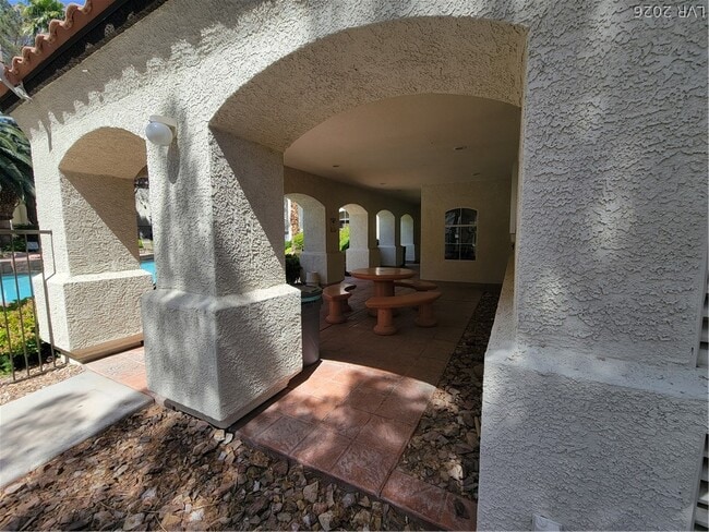 Building Photo - 2975 Bluegrass Ln