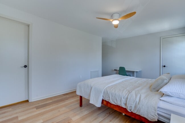 Building Photo - 8032 St Annes Ct