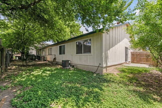 Building Photo - 1901 Prairie Knoll Ct