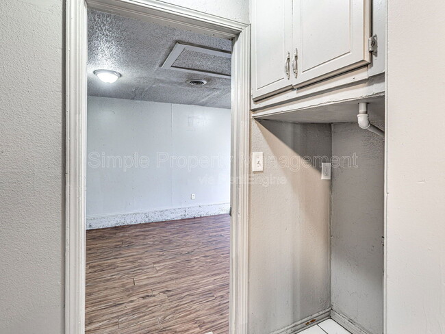 Building Photo - 601 N Wisconsin Ave