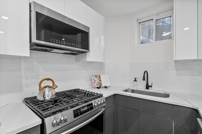 Building Photo - 407 Park Ave